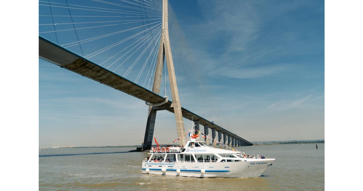 Promenade En Bateau Bord Du Ville D Honfleur